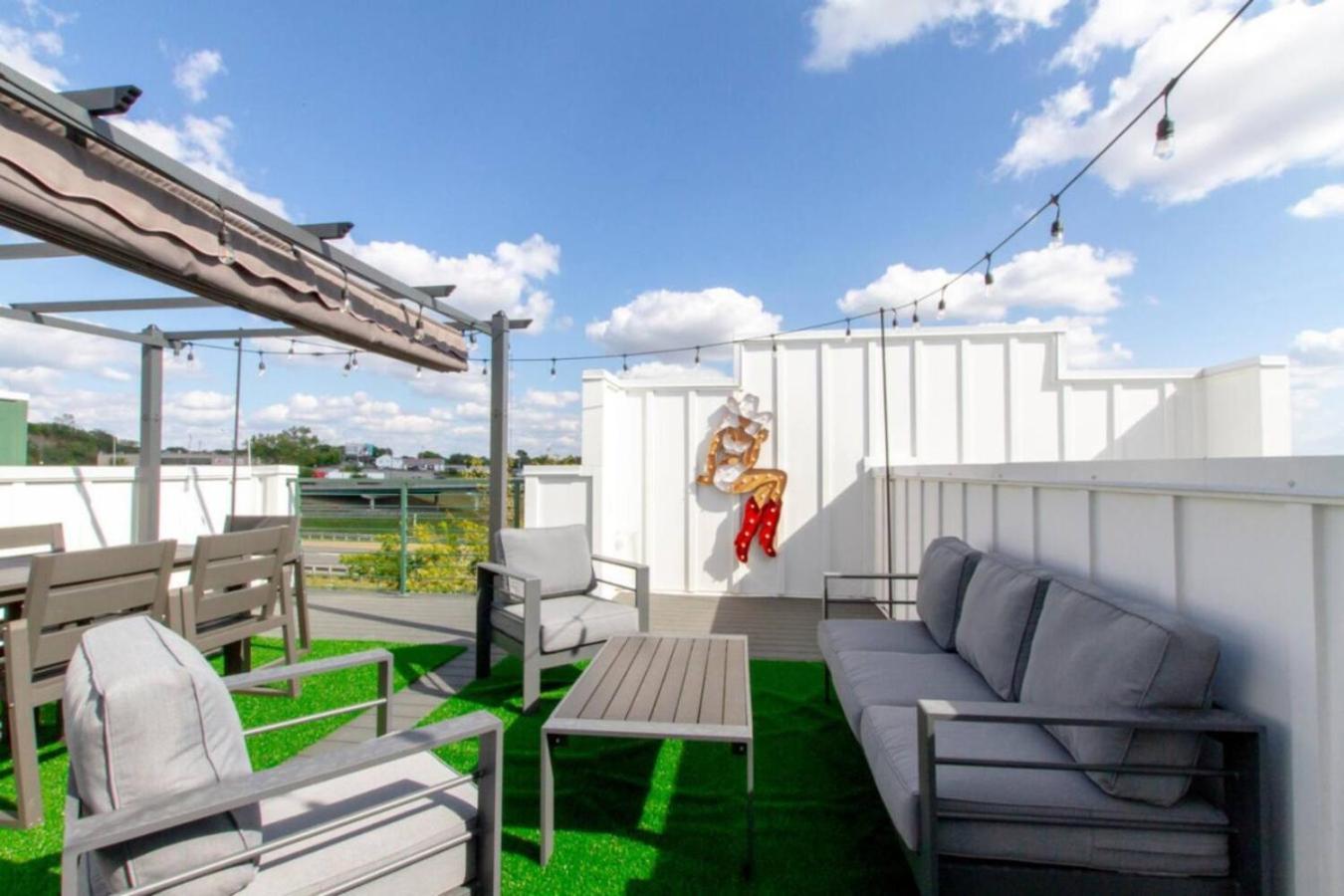 Skyline Serenity Rooftop Patio With Ping Pong Villa Nashville Bagian luar foto